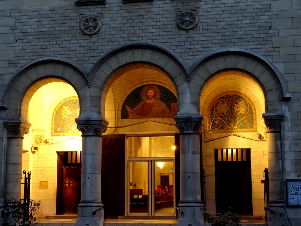 Entrée, ancienne église Saint François de Sales, 15 rue Am… 