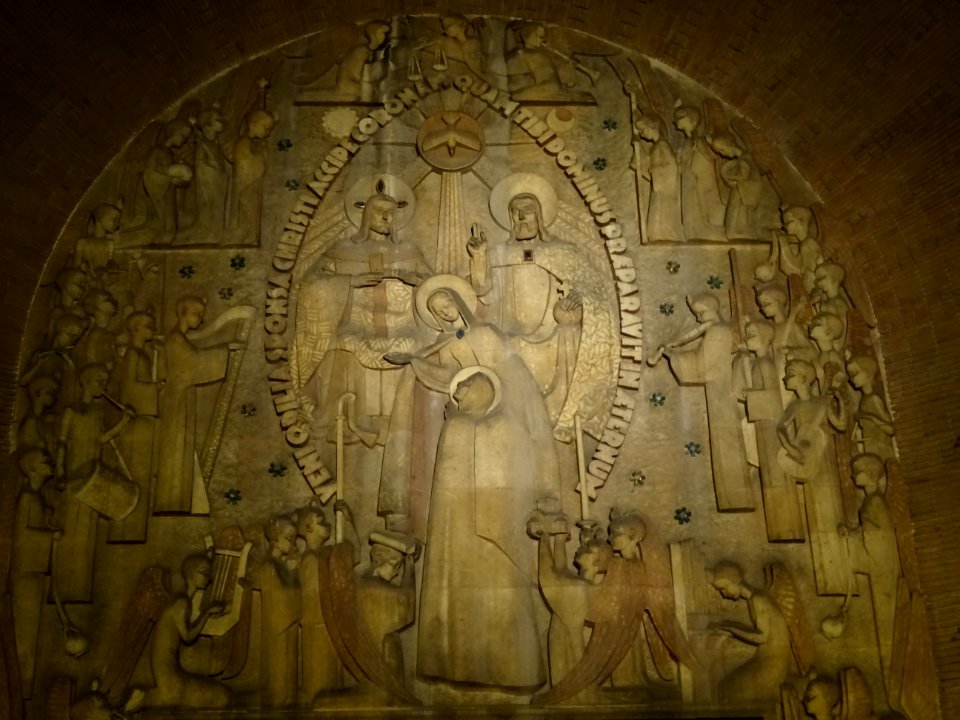 Détail du porche d'entrée, église Sainte-Odile de Paris, 2… 