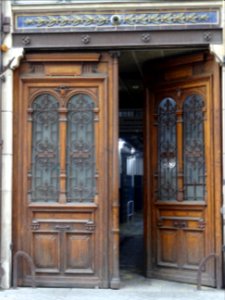 Porte de l'immeuble au 53 rue des Dames, 17e arr., Paris 