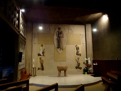 Chapelle à l'intérieur de l'église Sainte-Thérèse de l'enf… 