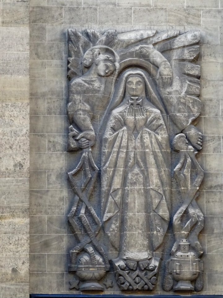 Sculpture à l'extérieur de l'église Saint-Ferdinand-des-Te… 