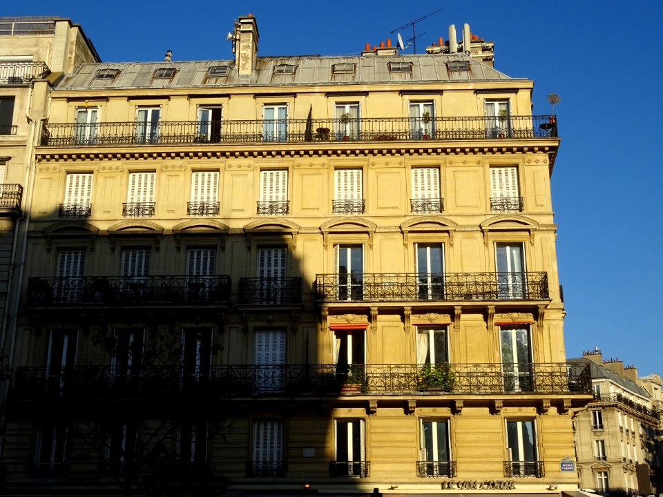 Immeuble à l'angle de l'Avenue Carnot, 17e arr., Paris 