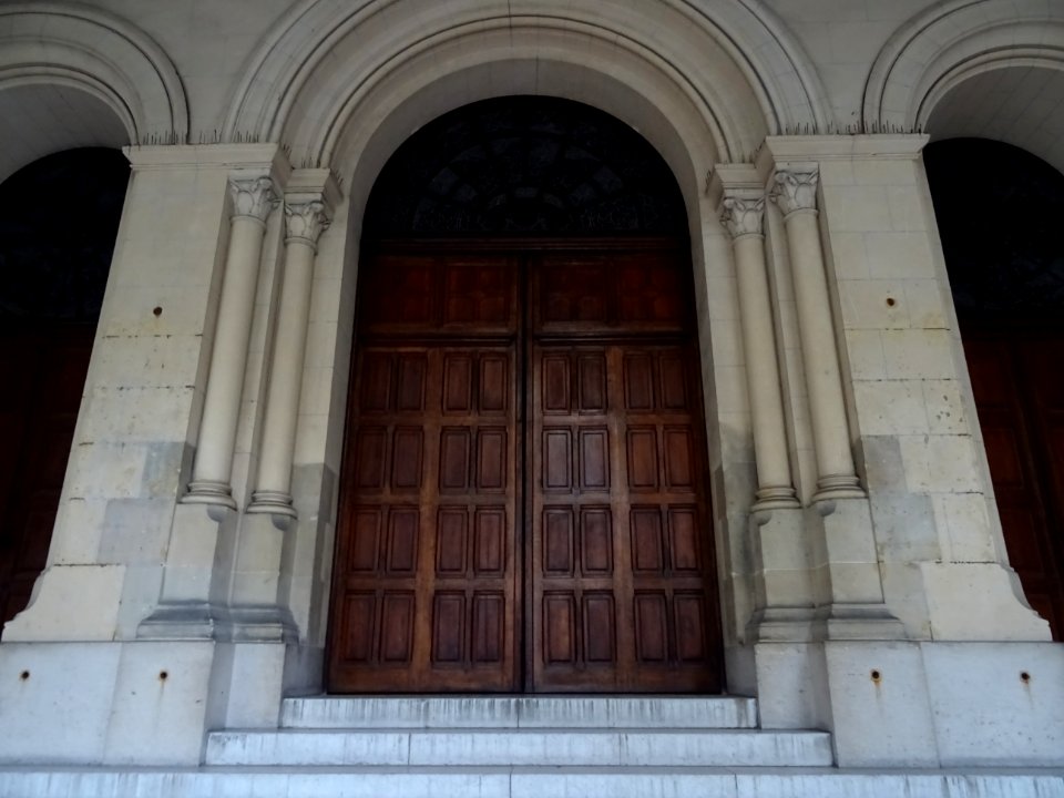 Porte de l'église Saint-Charles-de-Monceau, 22 bis rue Leg… 