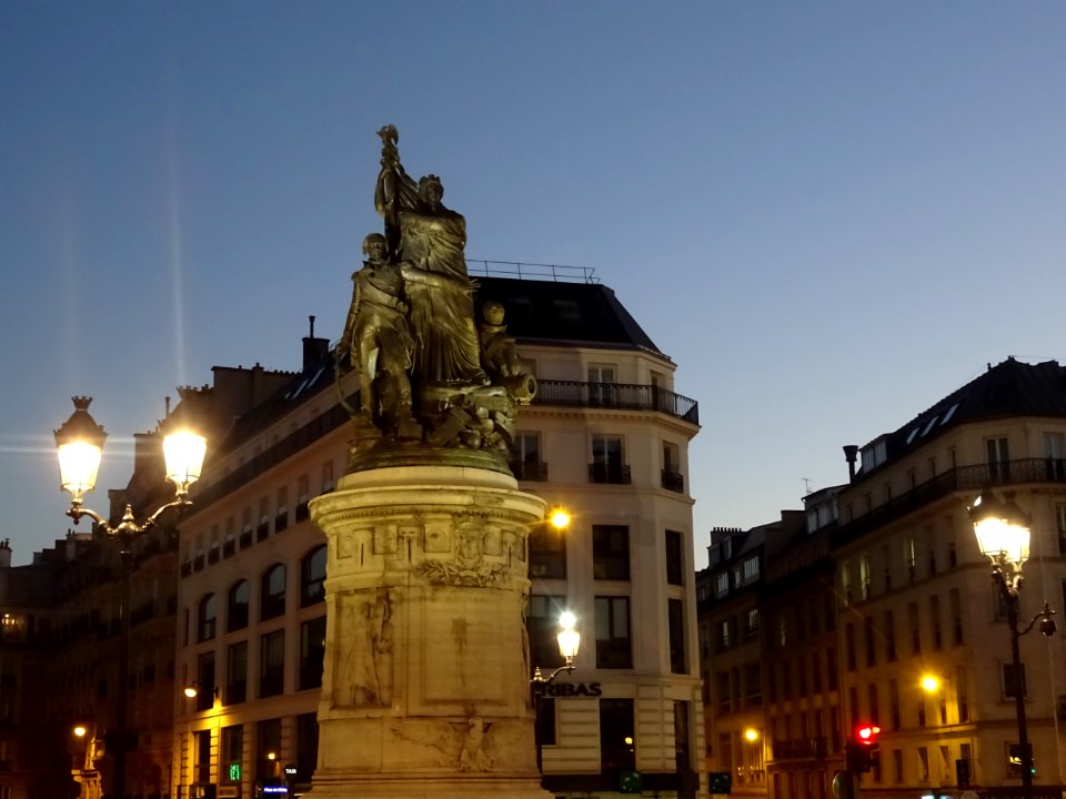 Monument du maréchal Moncey, un groupe en bronze haut de… 