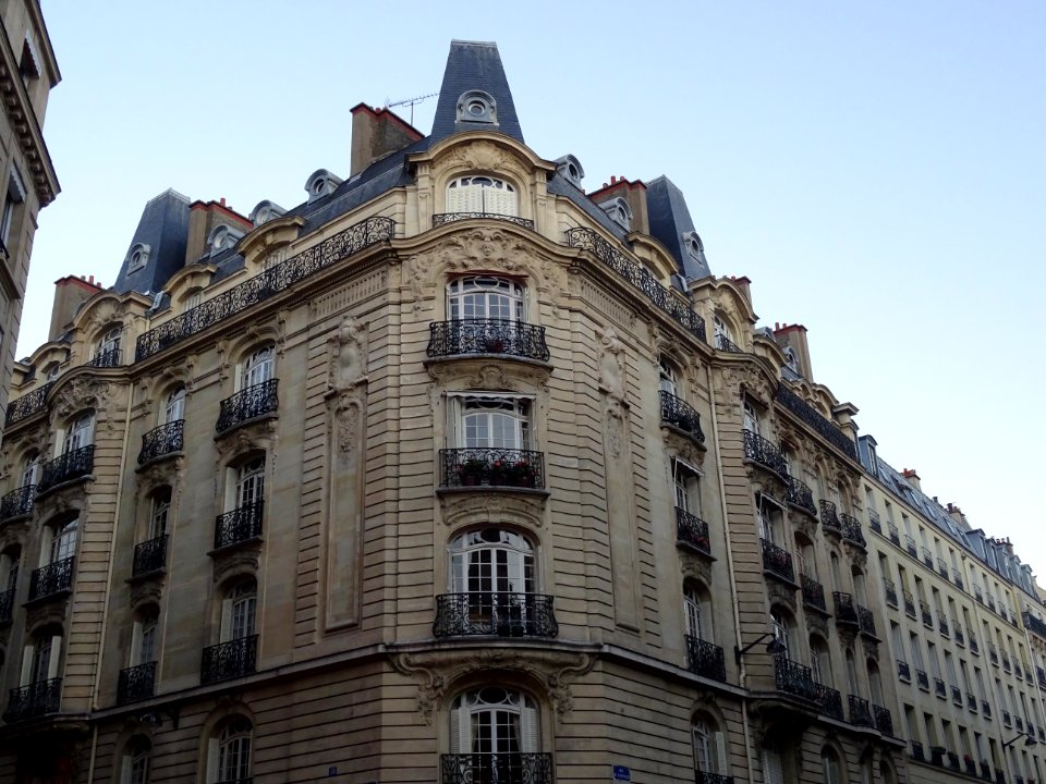 Immeuble à l'angle du 19 rue de Tocqueville, 17e arr., Par… 
