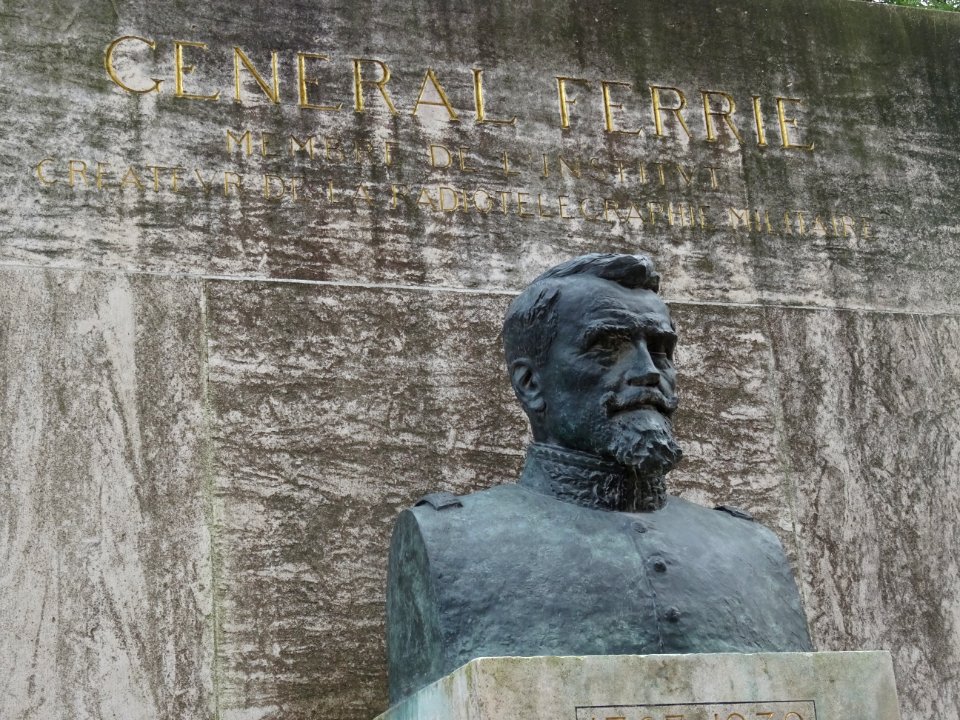 Monument au général Gustave Ferrié, par Sicard en 1933, Ch… 