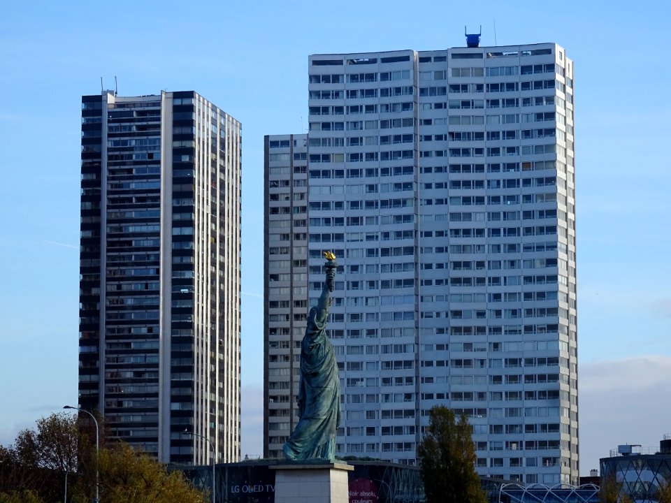 Statue de la Liberté et immeubles du Front de Seien, 15e a… 