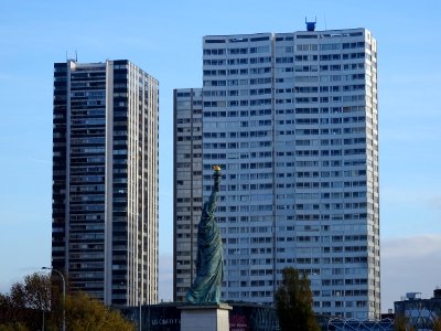 Statue de la Liberté et immeubles du Front de Seien, 15e a… 