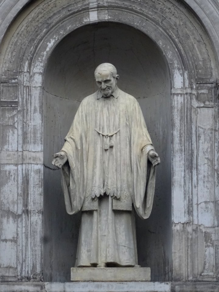 Statue de Saint-Vincent-de-Paul, cour attenant à la Chapel… 