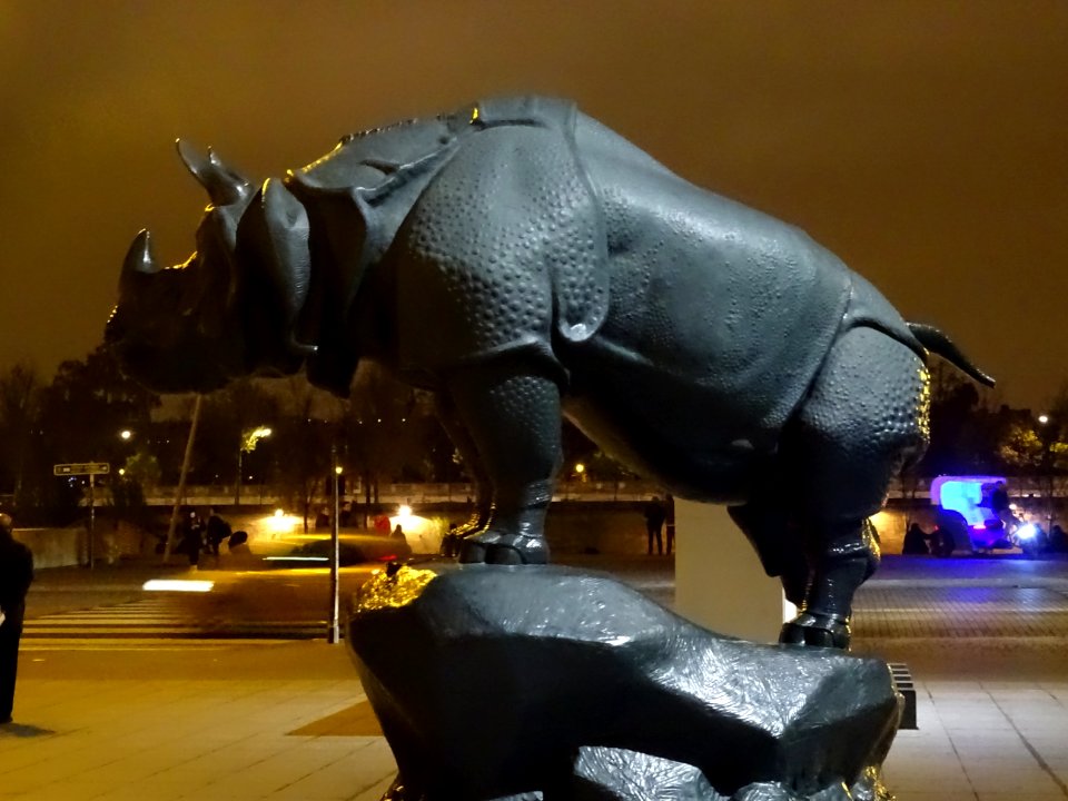 Statue Le Rhinocéros réalisée pour l'Exposition universe… 