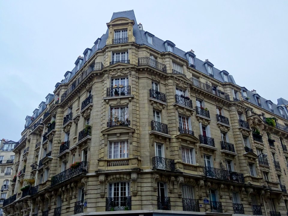 Immeuble à l'angle de la rue Bouchut et de la rue César Fr… 