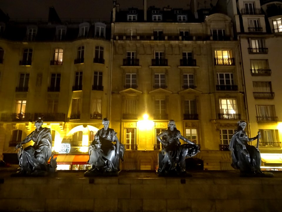 Statues, parvis du musée d'Orsay, 7e arr., Paris 