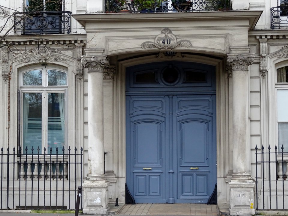 Portes de l'immeuble, au 40 avenue de Suffren, 7e arr., Pa… 