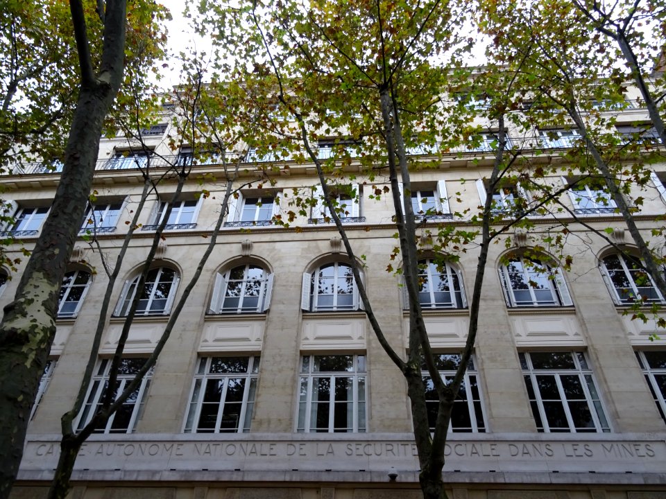 Bâtiment de la Caisse Autonome Nationale de la Sécurité So… 