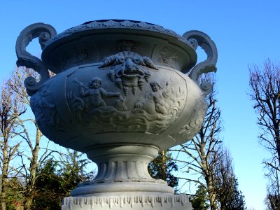 Vase aux amours marins par Léon Géruzet, 1867, Parc de Sai… 