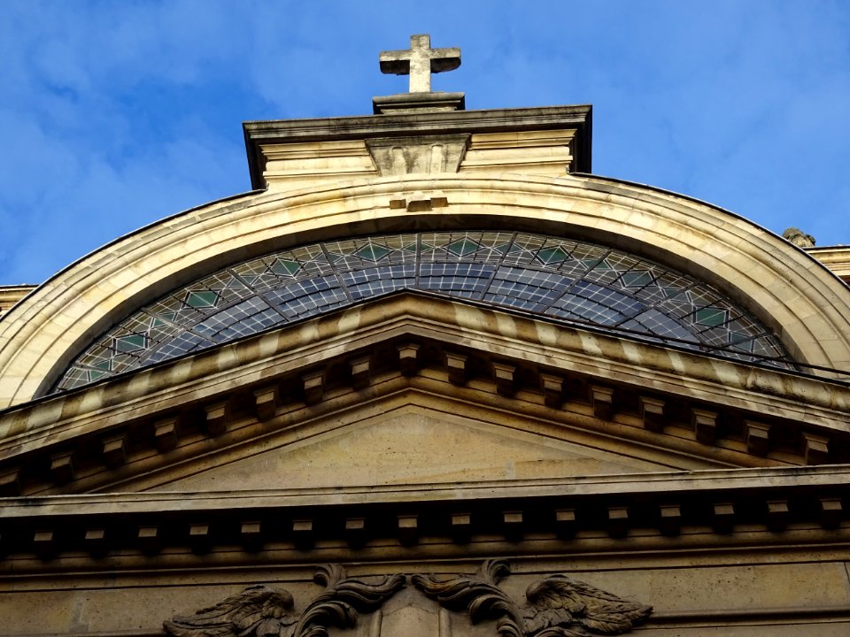 Fronton du temple de Penthemont, 106 rue de Grenelle, 7e a… 