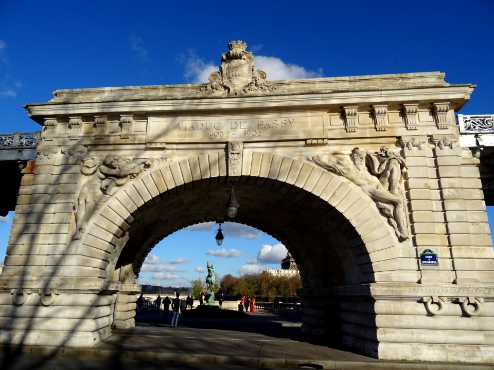 Viaduc de Passy, 1903-1905, sur le pont de Bir Hakeim, lim… 