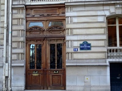 Porte d'immeuble, au 14 rue de Bourgogne, 7e arr., Paris 