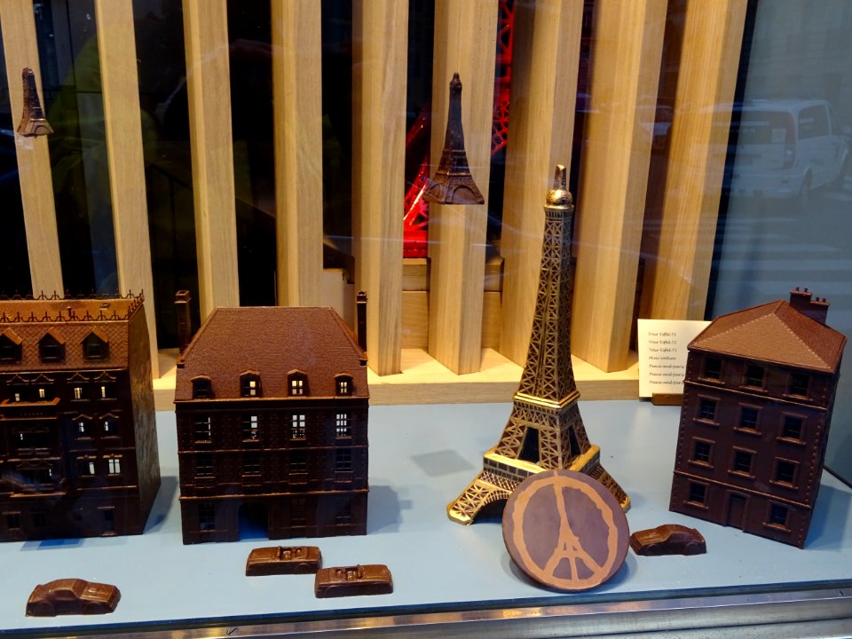 Chocolaterie de Michel Chaudun : Immeubles et Tour Eiffel … 