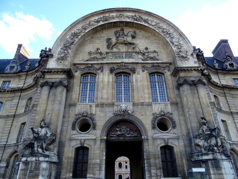 Entrée de l'Hôtel-des-Invalides, statue de Ludovicus Magnu… 