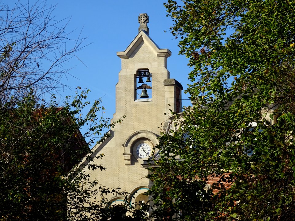 Clocher de la chapelle dans l'enceinte du Lycée Notre Dame… 