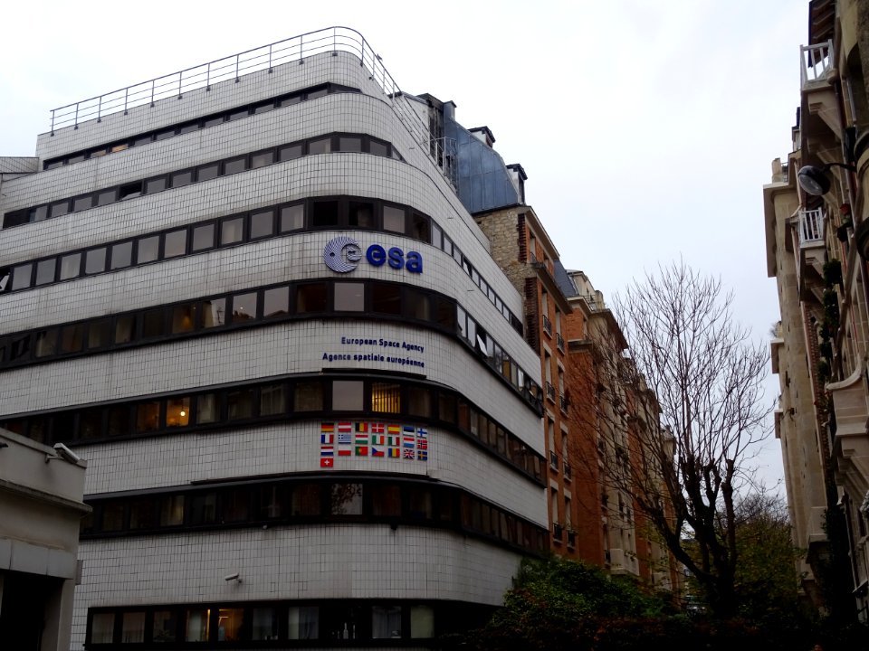 Immeuble de l'Agence Spatiale Européenne, rue Mario Nikis,… 