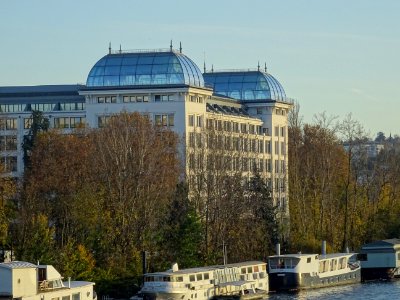 Immeuble réhabilité avec deux verrières du projet In/Out, … 