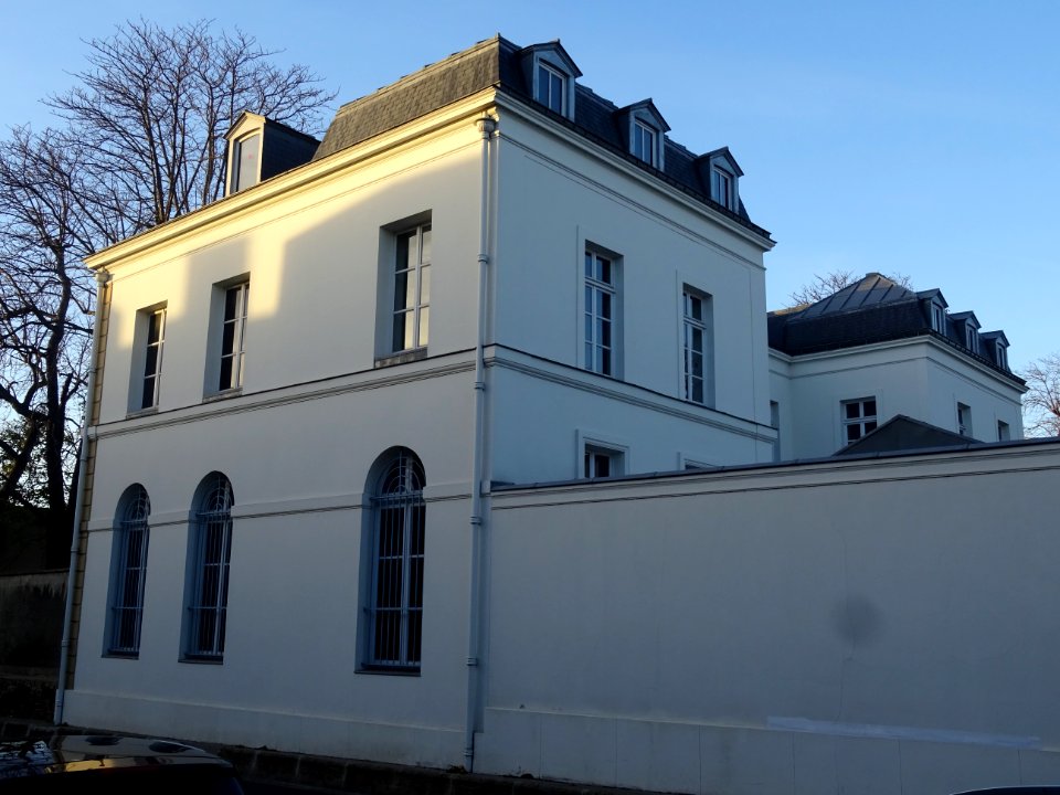 Musée Paul Belmondo, créé dans le château Buchillot, 14 ru… 