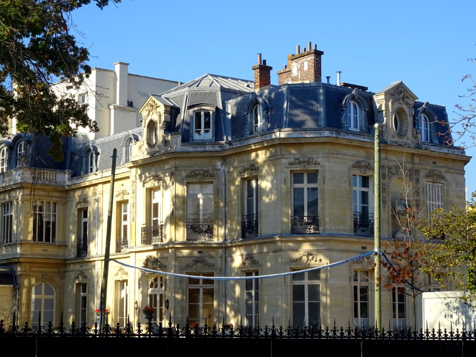 Ecole et collège Dupanloup, au 4 avenue Robert Schuman, Bo… 