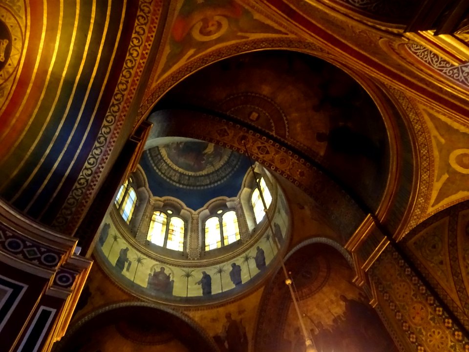 Plafond et dôme de la cathédrale Saint-Alexandre-Nevsky, r… 