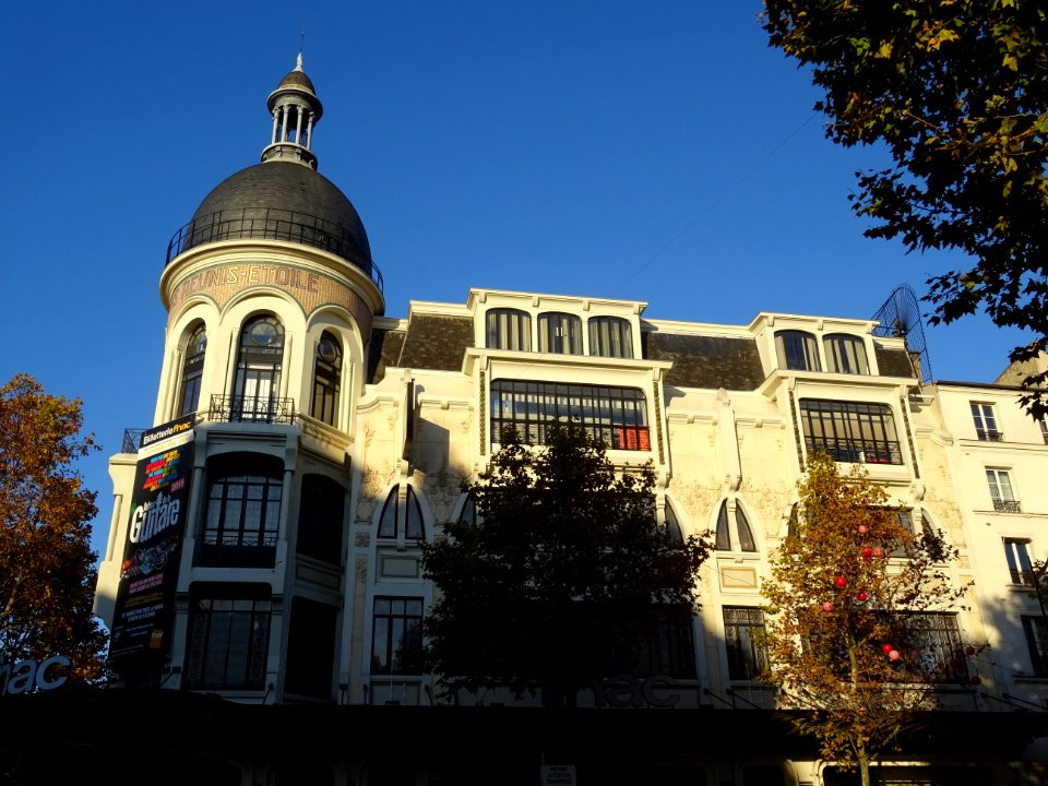 L’immeuble des Magasins Réunis Etoile est un bâtiment préc… 