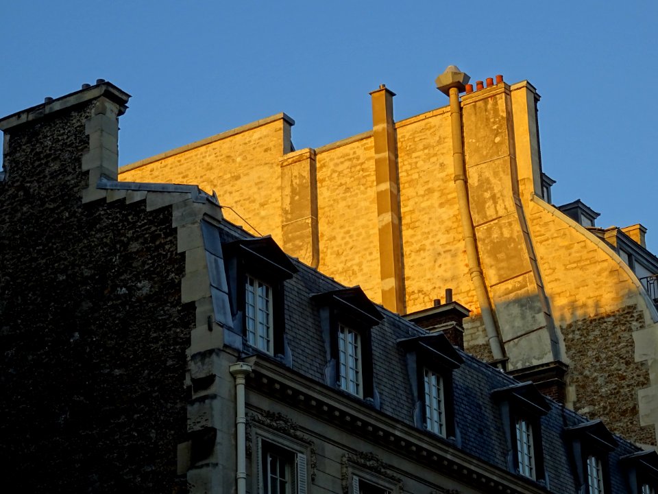 Lumière du soir sur les cheminées, 17e arr., Paris 
