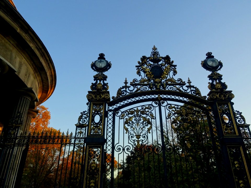 La Rotonde et la grille d'entrée du Parc Monceau, boulevar… 