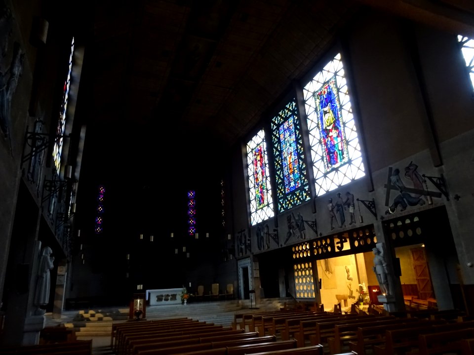 Nef, église Sainte-Thérèse de l'enfant Jésus, 62 rue de l'… 