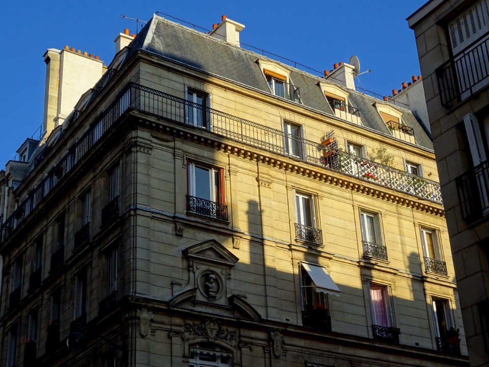 Immeuble à l'angle de la rue Saint Ferdinand et de la Cité… 