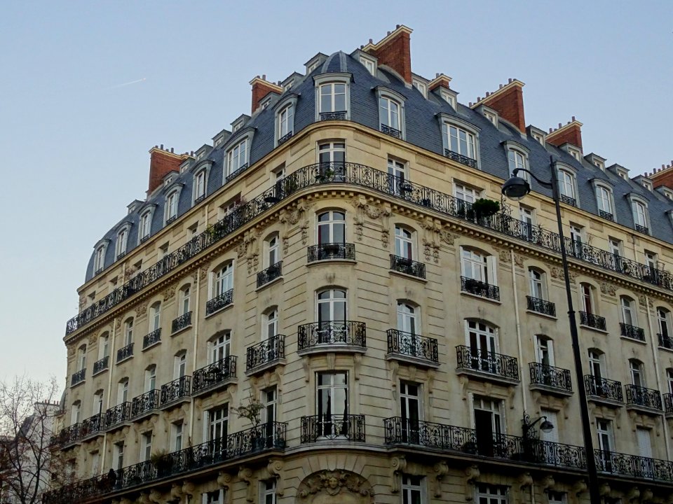 Immeuble, à l'angle de la rue Legendre et de la rue De Toc… 