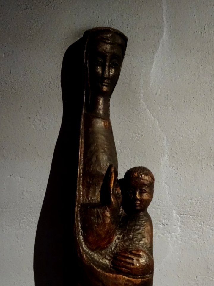 Statue de la Vierge à l'enfant, église Notre-Dame-de-l'Imm… 