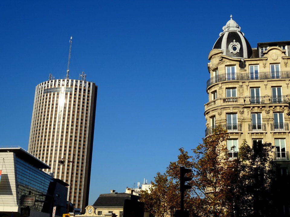 Hôtel Hyatt Regency et immeuble à l'angle de l'Avenue de l… 