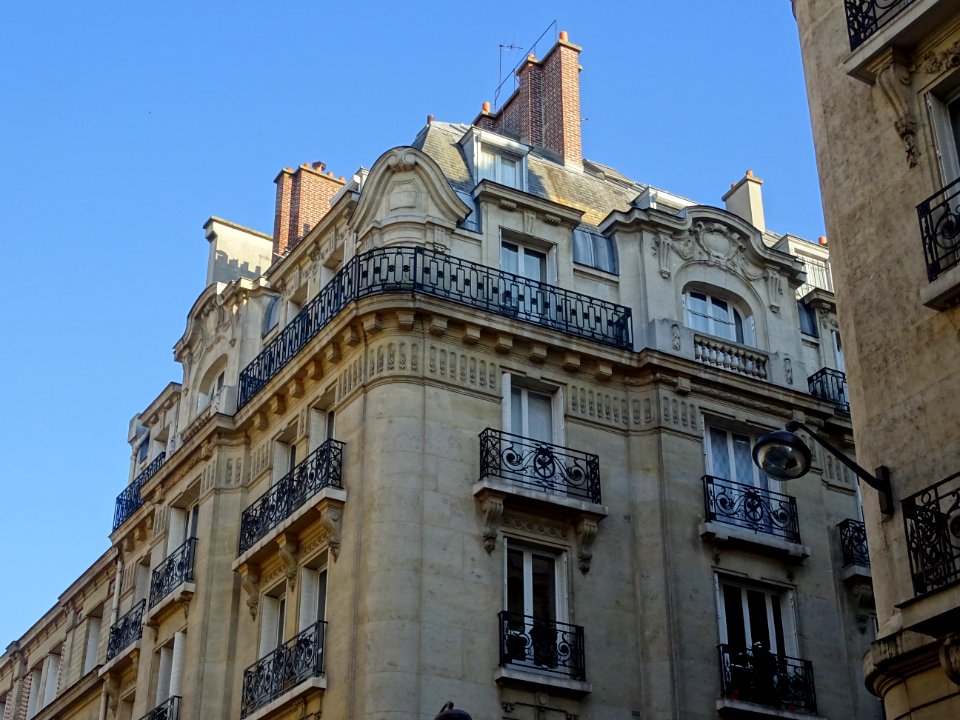 Immeuble à l'angle de la rue Saint Ferdinand et de la rue … 
