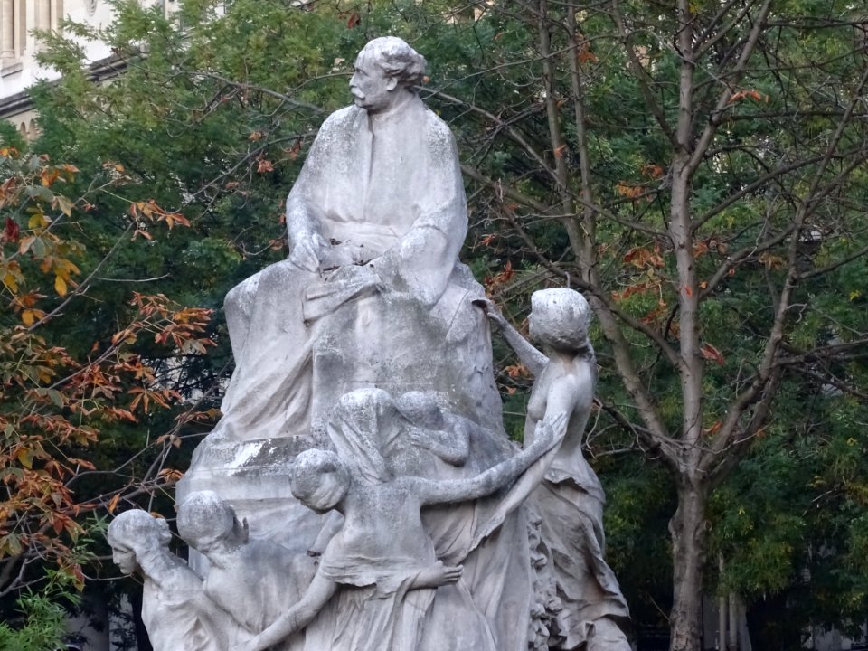 Statue Dumas-fils, par René de Saint-Marceaux, place du … 