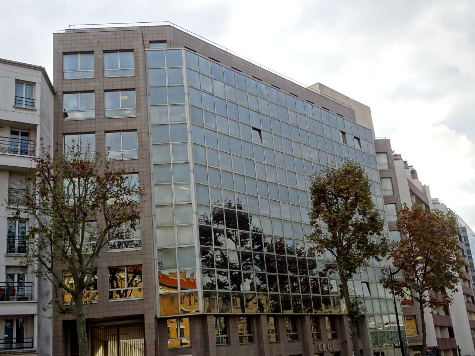 Réflexions dans l'immeuble CEGI, au 63 boulevard Bessières… 