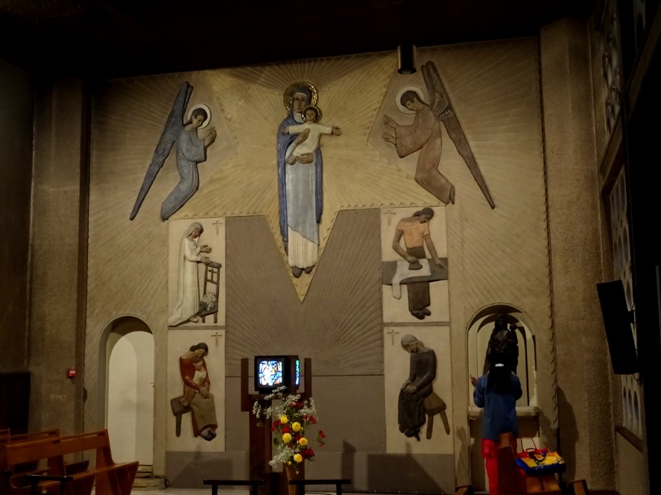 Lieu de recueillement, église Sainte-Thérèse de l'enfant J… 