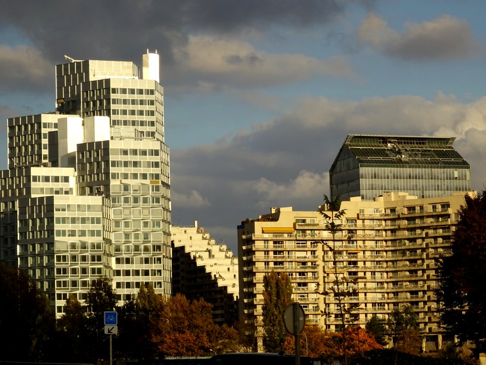 Les immeubles de bureaux et d'habitations du Pont de Sèvre… 