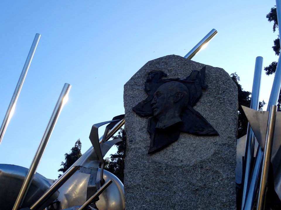 Détail de la sculpture de métal : Monument au Général Koe… | Flickr
