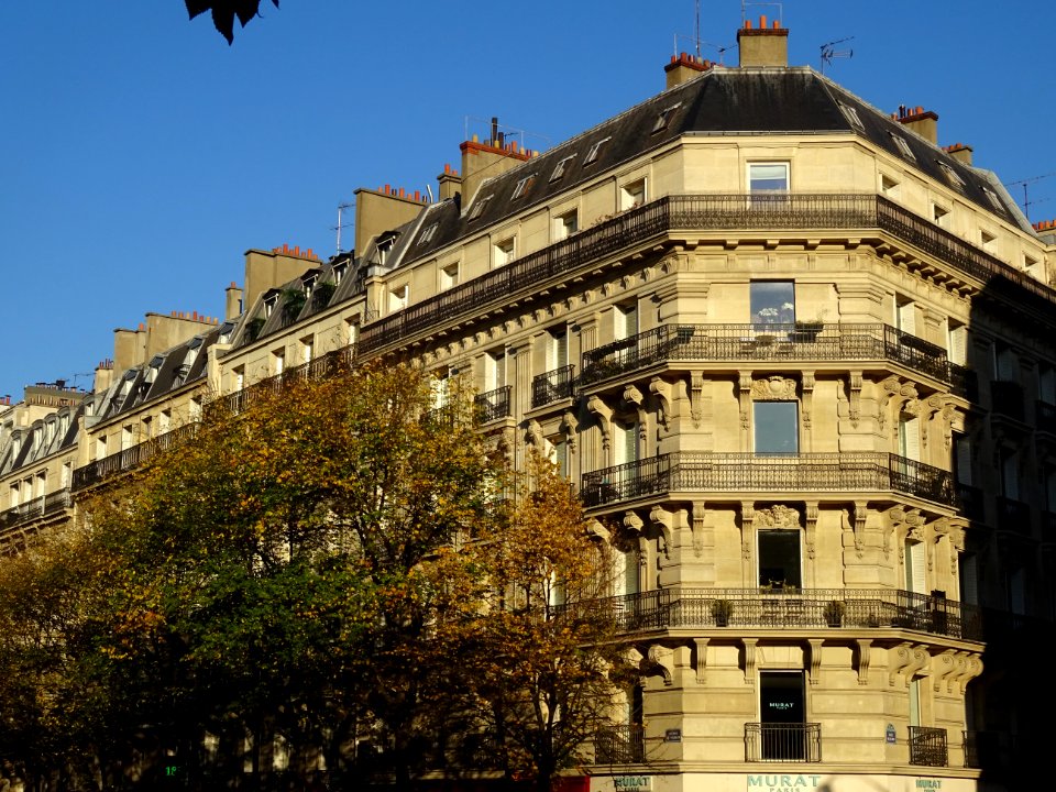 Immeuble à l'angle de l'Avenue de Wagram et de la rue de B… 
