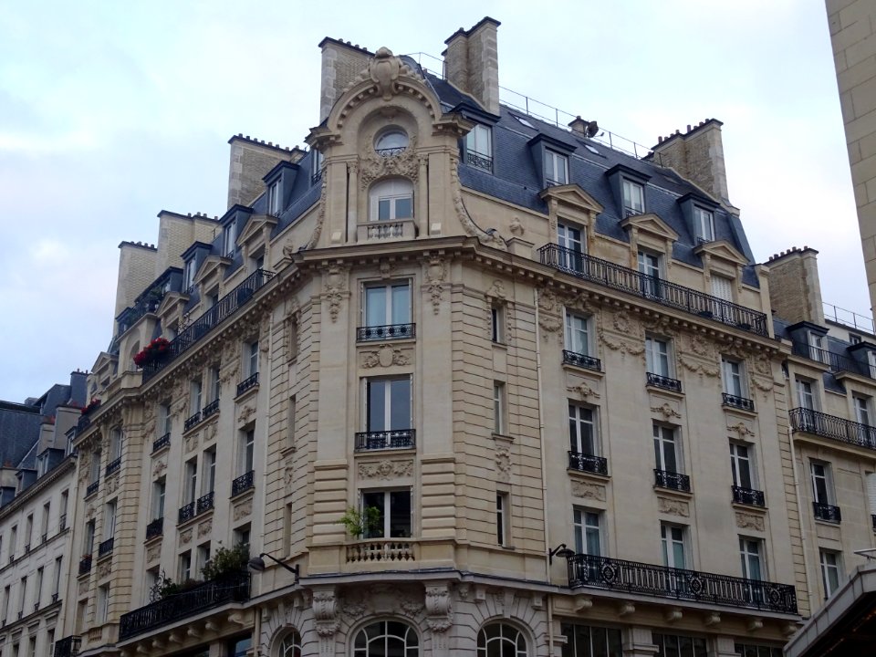 Immeuble à l'angle de la rue de Sèvres et de la rue Dupin,… 
