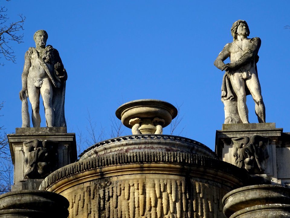 Statues, au sommet de la Grande Cascade, Parc de Saint-Clo… 