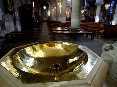 Bénitier, église Saint-Clodoald, Saint-Cloud, Hauts-de-Sei… 