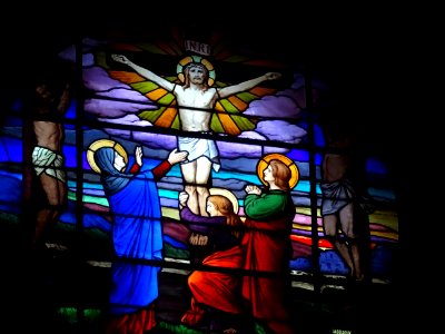 Vitrail de l'église Saint-Pierre-du-Gros-Caillou, 92 rue S… 