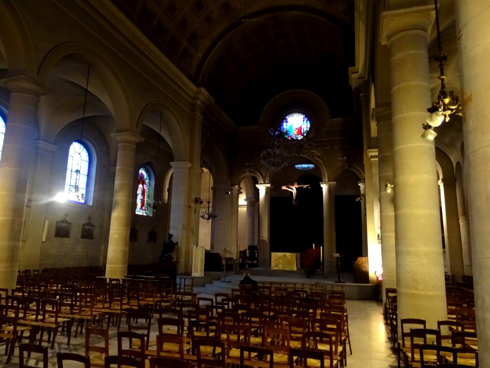 Nef de l'église Saint-Pierre-du-Gros-Caillou, 92 rue Saint… 